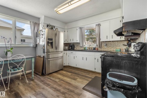 4808 43 St, Drayton Valley, AB - Indoor Photo Showing Kitchen