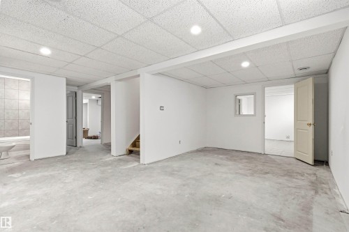 141 Kulawy Drive N, Edmonton, AB 