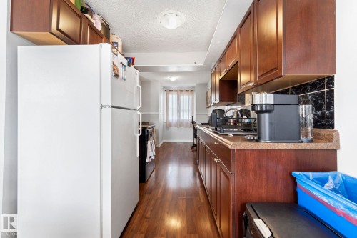 163 Cornell Crest, Edmonton, AB - Indoor Photo Showing Kitchen