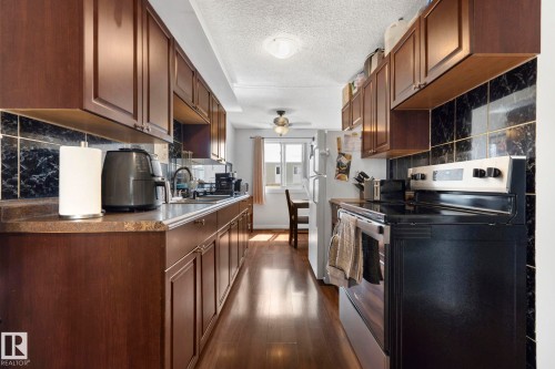 163 Cornell Crest, Edmonton, AB - Indoor Photo Showing Kitchen