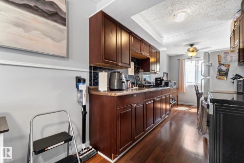 163 Cornell Crest, Edmonton, AB - Indoor Photo Showing Kitchen