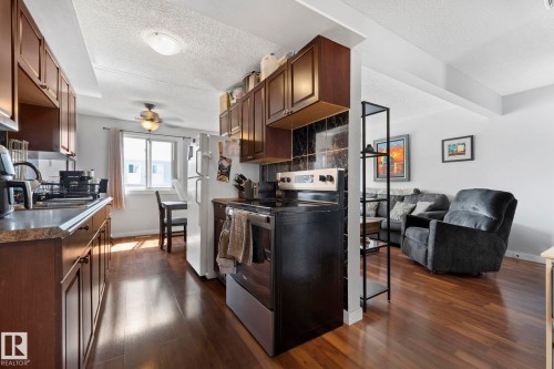 163 Cornell Crest, Edmonton, AB - Indoor Photo Showing Kitchen