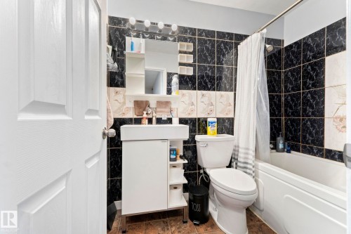 163 Cornell Crest, Edmonton, AB - Indoor Photo Showing Bathroom