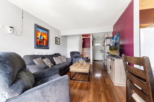 163 Cornell Crest, Edmonton, AB - Indoor Photo Showing Living Room