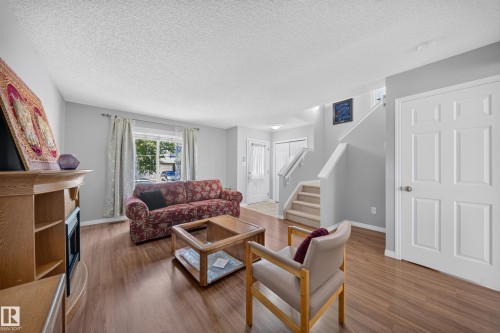 709 83 St Sw, Edmonton, AB - Indoor Photo Showing Living Room
