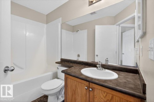 7928 10 Avenue, Edmonton, AB - Indoor Photo Showing Bathroom