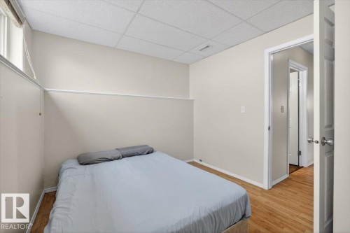 7928 10 Avenue, Edmonton, AB - Indoor Photo Showing Bedroom