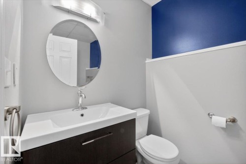 7928 10 Avenue, Edmonton, AB - Indoor Photo Showing Bathroom