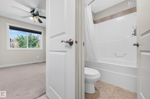 Bathroom - 1512 Cunningham Cape, Edmonton, AB 