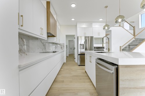 6 Sorel Avenue, Beaumont, AB - Indoor Photo Showing Kitchen With Upgraded Kitchen