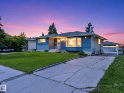 Single-story residence featuring a blue siding exterior - 
