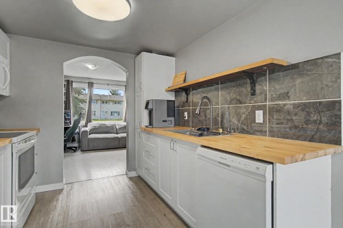4315 46 Street, Stony Plain, AB - Indoor Photo Showing Kitchen With Double Sink