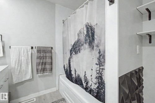 4315 46 Street, Stony Plain, AB - Indoor Photo Showing Bathroom