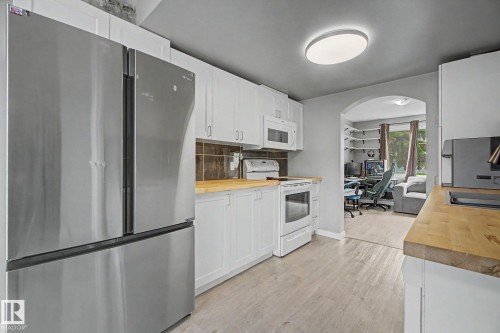 4315 46 Street, Stony Plain, AB - Indoor Photo Showing Kitchen