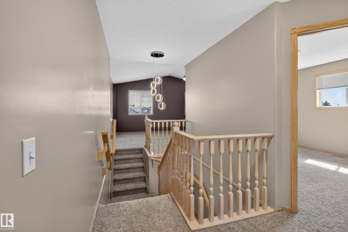 Image quality insufficient for description - 13406 32A Street, Edmonton, AB 