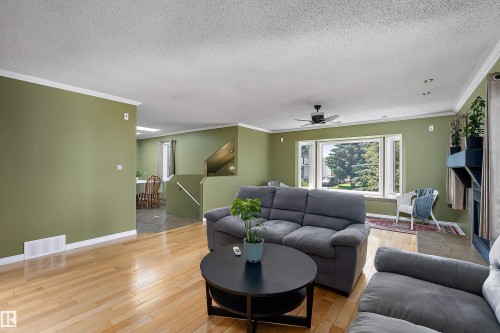 5609 58 Street, Beaumont, AB - Indoor Photo Showing Living Room