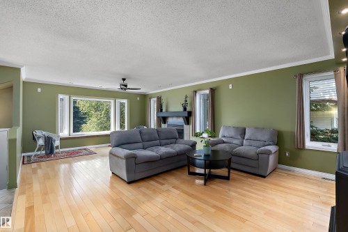 5609 58 Street, Beaumont, AB - Indoor Photo Showing Living Room