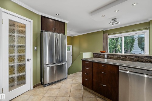 5609 58 Street, Beaumont, AB - Indoor Photo Showing Kitchen