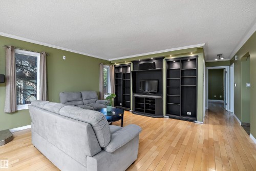 5609 58 Street, Beaumont, AB - Indoor Photo Showing Living Room