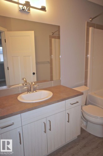 180 Radcliffe Wynd, Fort Saskatchewan, AB - Indoor Photo Showing Bathroom