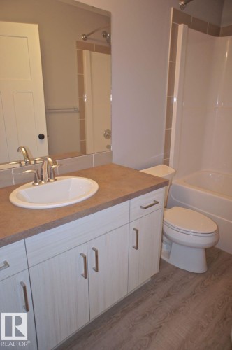180 Radcliffe Wynd, Fort Saskatchewan, AB - Indoor Photo Showing Bathroom