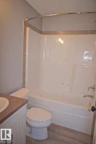 180 Radcliffe Wynd, Fort Saskatchewan, AB - Indoor Photo Showing Bathroom