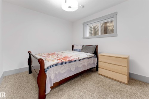 Carpeted room with a recessed window featuring a gray frame - 656 180 Street Sw, Edmonton, AB - Indoor Photo Showing Bedroom