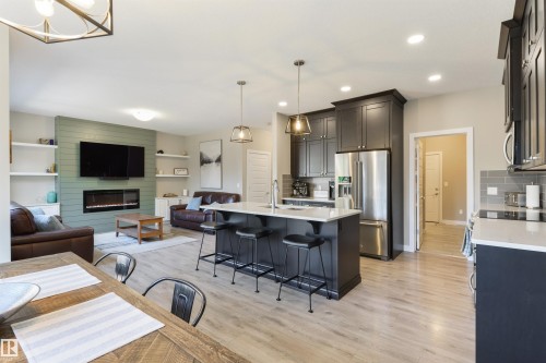 23 Kingsbury Circle, Spruce Grove, AB - Indoor Photo Showing Other Room