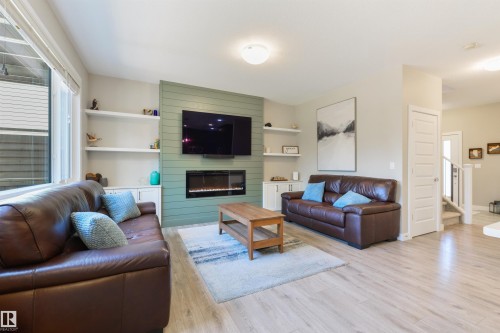 23 Kingsbury Circle, Spruce Grove, AB - Indoor Photo Showing Living Room With Fireplace