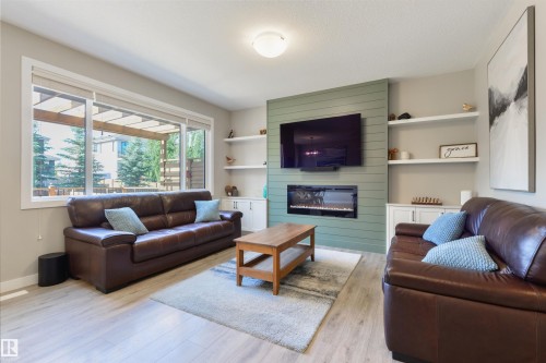 23 Kingsbury Circle, Spruce Grove, AB - Indoor Photo Showing Living Room With Fireplace