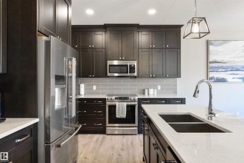 23 Kingsbury Circle, Spruce Grove, AB - Indoor Photo Showing Kitchen With Stainless Steel Kitchen With Double Sink With Upgraded Kitchen
