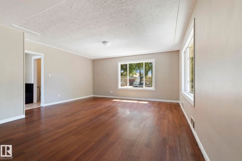 10602 100 Avenue, Fort Saskatchewan, AB - Indoor Photo Showing Other Room