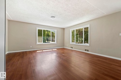 10602 100 Avenue, Fort Saskatchewan, AB - Indoor Photo Showing Other Room