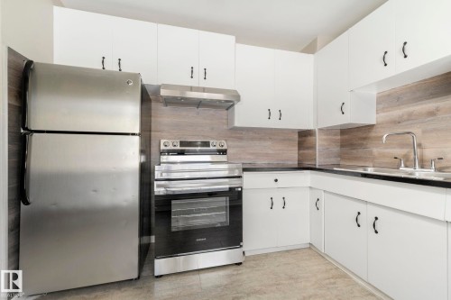 10602 100 Avenue, Fort Saskatchewan, AB - Indoor Photo Showing Kitchen