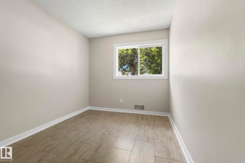 10602 100 Avenue, Fort Saskatchewan, AB - Indoor Photo Showing Other Room