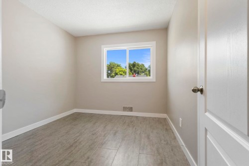 10602 100 Avenue, Fort Saskatchewan, AB - Indoor Photo Showing Other Room