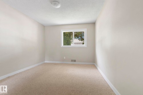 10602 100 Avenue, Fort Saskatchewan, AB - Indoor Photo Showing Other Room