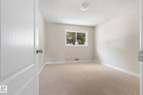 10602 100 Avenue, Fort Saskatchewan, AB - Indoor Photo Showing Other Room