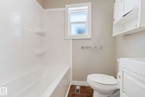 10602 100 Avenue, Fort Saskatchewan, AB - Indoor Photo Showing Bathroom
