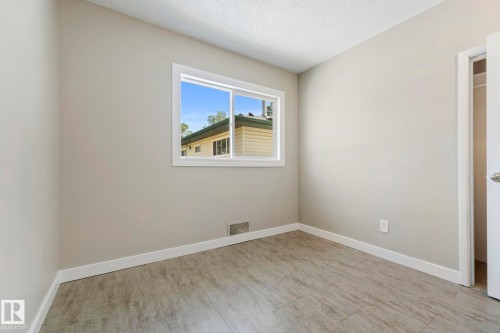 10602 100 Avenue, Fort Saskatchewan, AB - Indoor Photo Showing Other Room