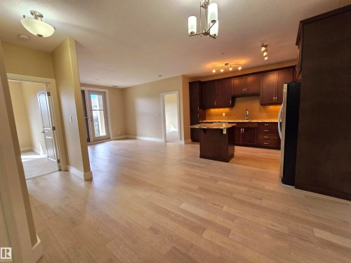 256 6079 Maynard Way, Edmonton, AB - Indoor Photo Showing Kitchen