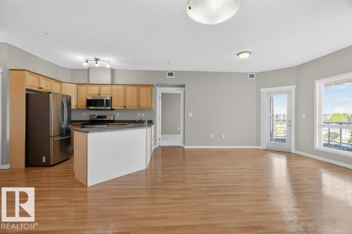 360 2750 55 Street, Edmonton, AB - Indoor Photo Showing Kitchen