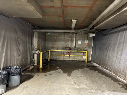 #128 16807 100 Av Nw Nw, Edmonton, AB - Indoor Photo Showing Garage