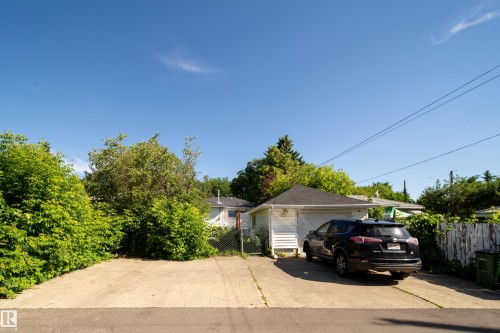 10671 63 Avenue Nw, Edmonton, AB - Outdoor