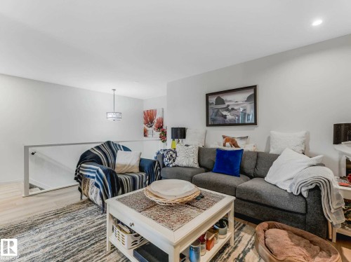 157 Garneau Gate, Spruce Grove, AB - Indoor Photo Showing Living Room