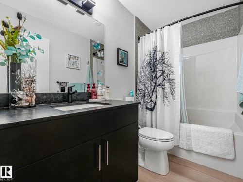 157 Garneau Gate, Spruce Grove, AB - Indoor Photo Showing Bathroom