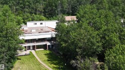 Multi-level structure featuring a flat roof and a lower-level walkout - 