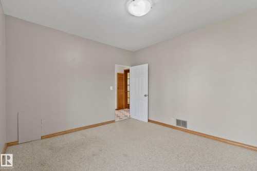 9727 69 Avenue, Edmonton, AB - Indoor Photo Showing Other Room