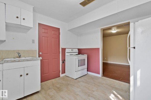 9727 69 Avenue, Edmonton, AB - Indoor Photo Showing Kitchen