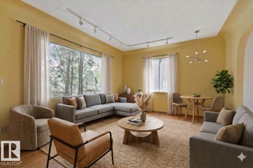 9727 69 Avenue, Edmonton, AB - Indoor Photo Showing Living Room
